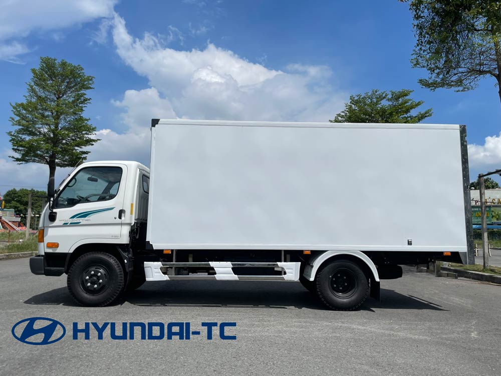 Xe tải 7 tấn Hyundai Mighty 110sp thùng kín Composite